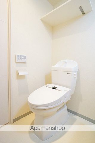 ブルーライン 伊勢佐木長者町駅 徒歩2分 11階建 築13年のトイレ写真