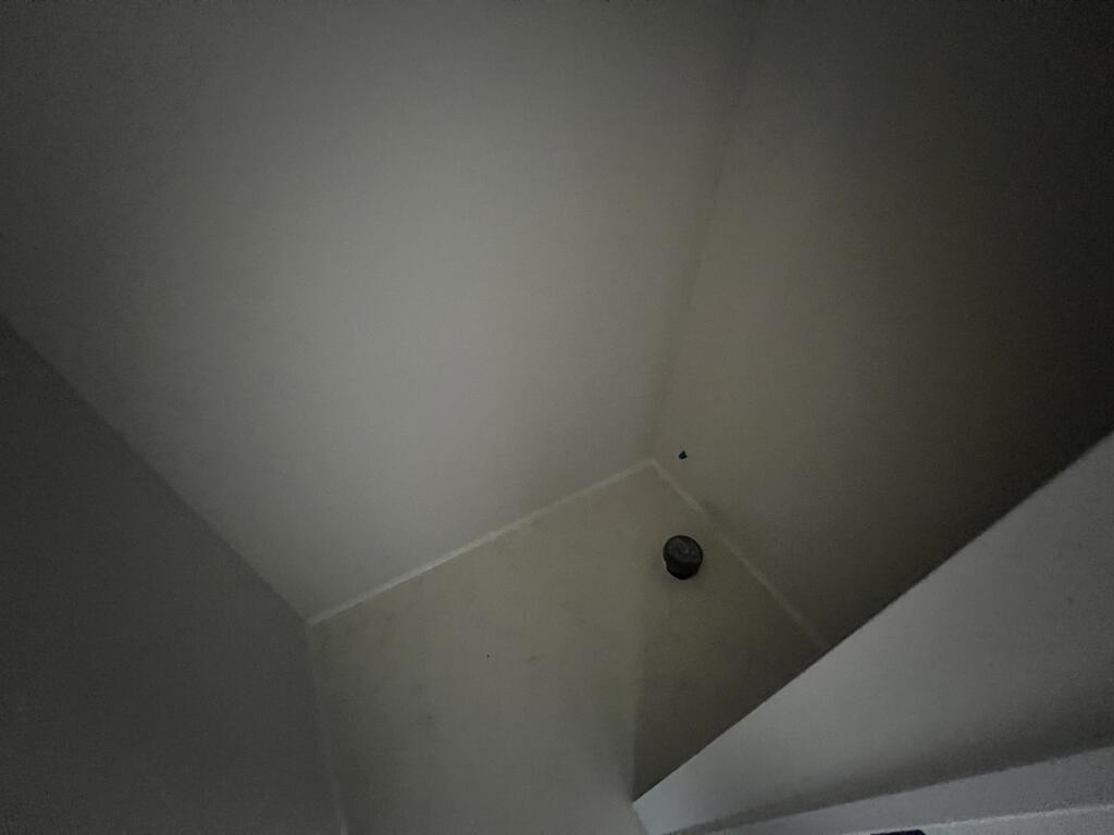トイレ　※別号室の参考写真となります。