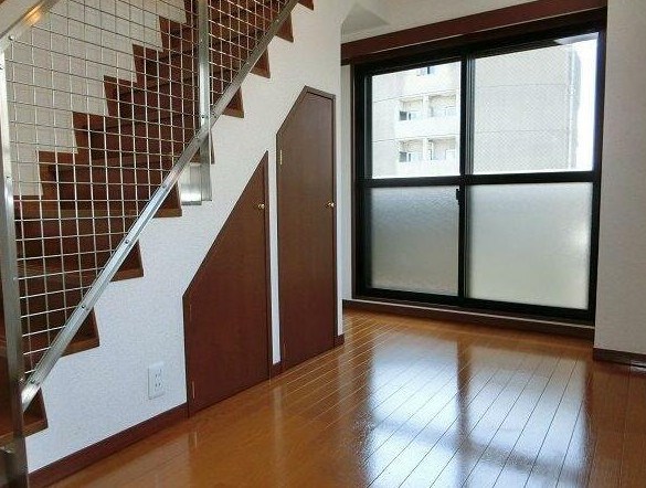 ＪＲ総武線 高円寺駅 徒歩13分 7階建 築25年の居間写真
