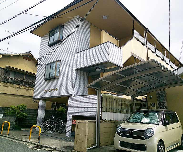 クインズコートの外観写真