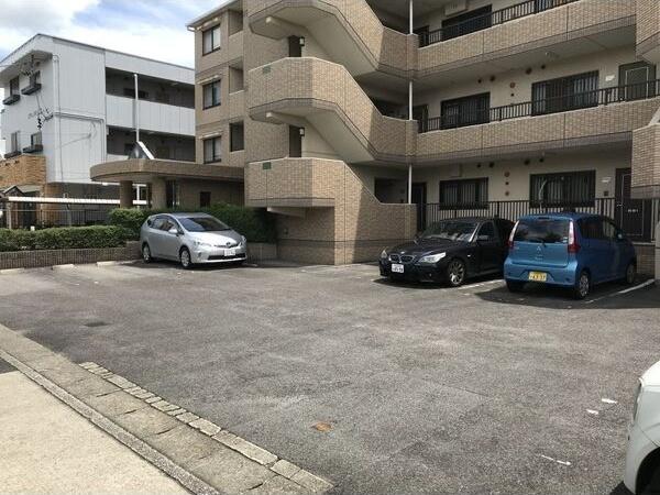駐車場　駐車場