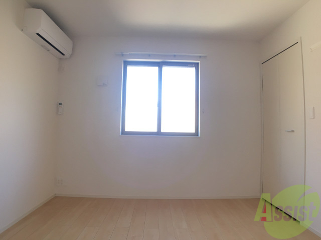 その他部屋・スペース　シングルベットも置けそうな広さのお部屋ですね。