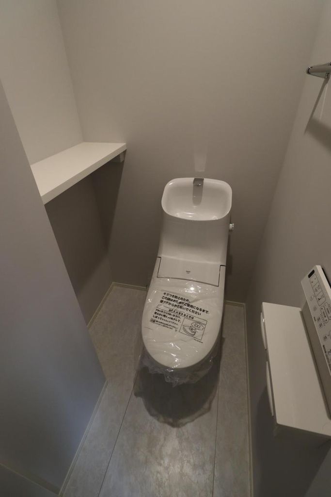西武新宿線 武蔵関駅 徒歩13分 2階建 築5年のトイレ写真