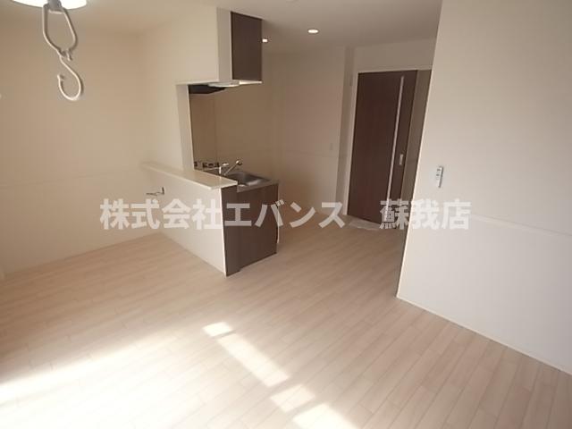 居室・リビング　こちらの居間で趣味の時間をお楽しみください