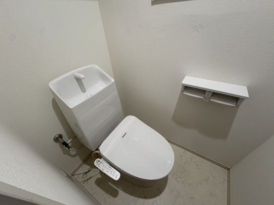 トイレ　（別タイプ参考写真）レーベンリヴァーレ東京ラ・トーレ　荒川区