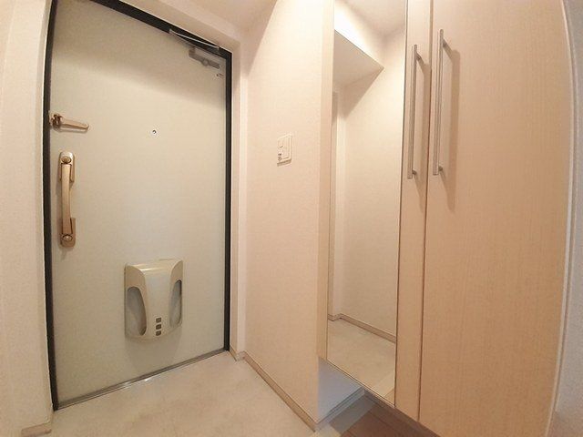 玄関　玄関にシューズボックスがあります。