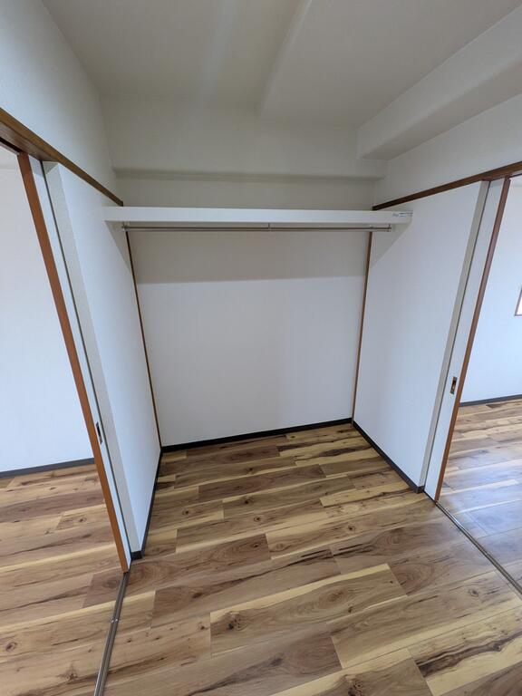 収納　ウォークスルークローゼット