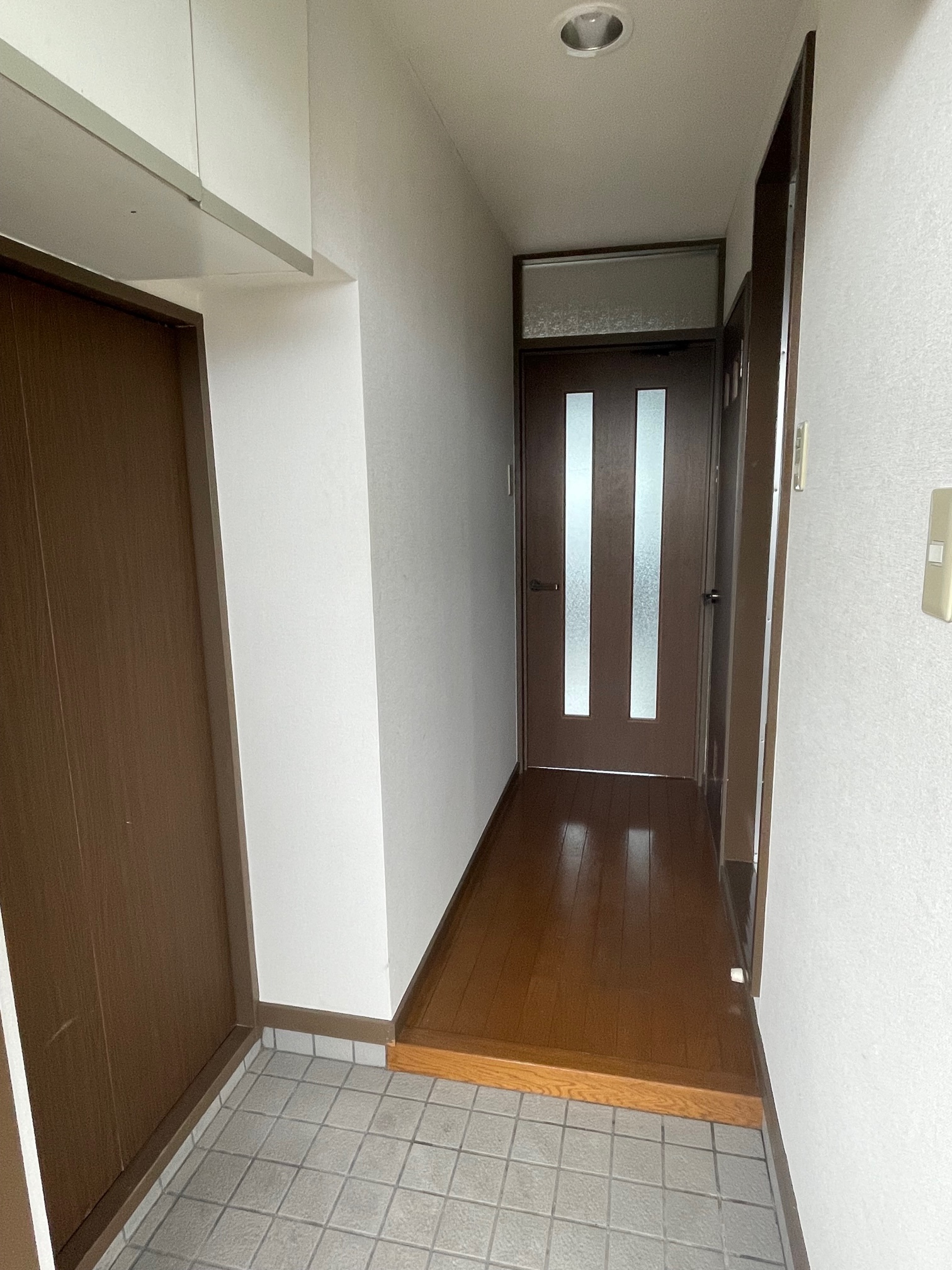 ＪＲ中央線 甲府駅 徒歩24分 4階建 築34年の玄関写真
