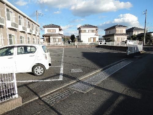 【レオパレス桜川の駐車場】