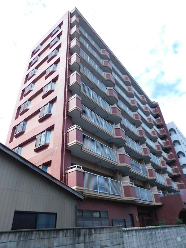 北九州市小倉北区片野のマンションの建物外観