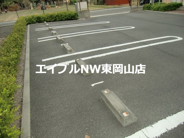 【エトワール　Ｂの駐車場】