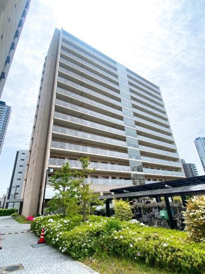 大阪市中央区法円坂のマンションの建物外観