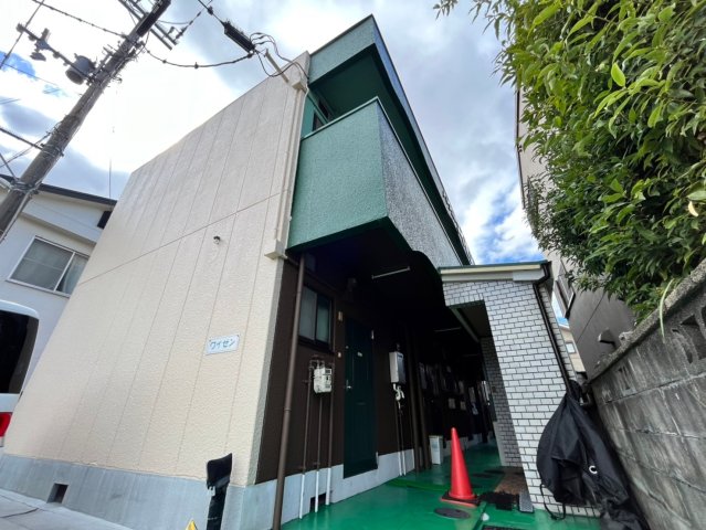 大阪狭山市茱萸木のマンションの建物外観