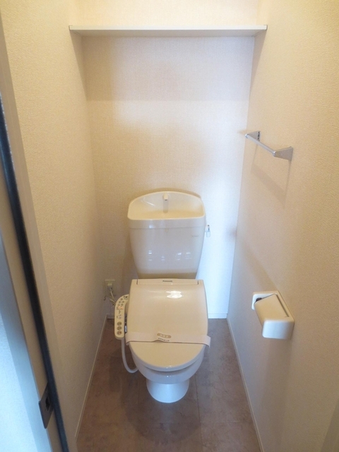 トイレ　１０３　温水洗浄暖房便座トイレ