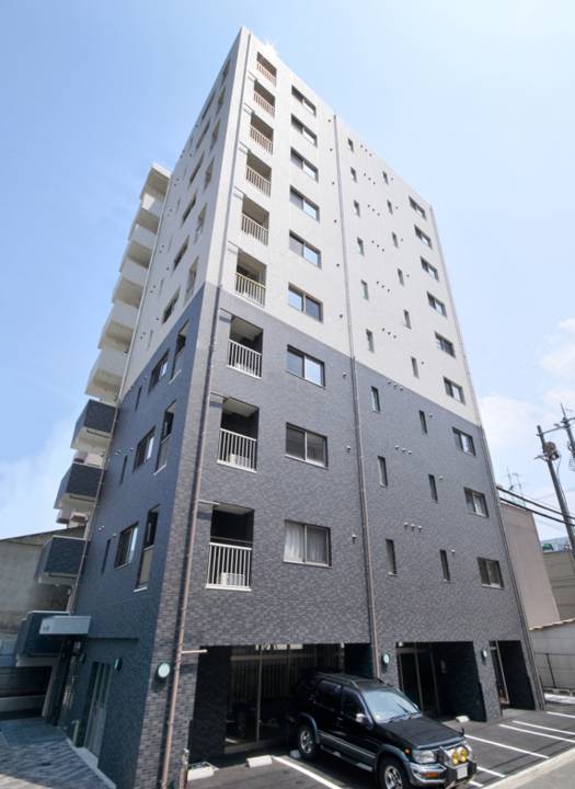 【松山市湊町のマンションの建物外観】