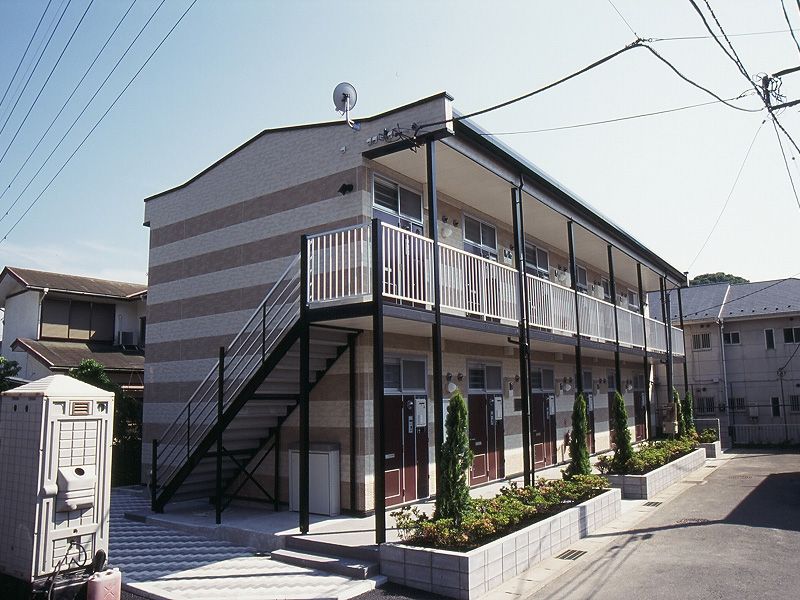 鎌倉市岩瀬のアパートの建物外観