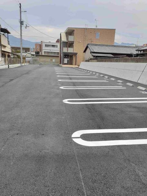 ル・ボヌール新居浜の駐車場