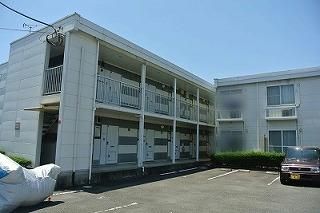富士市原田のアパートの建物外観