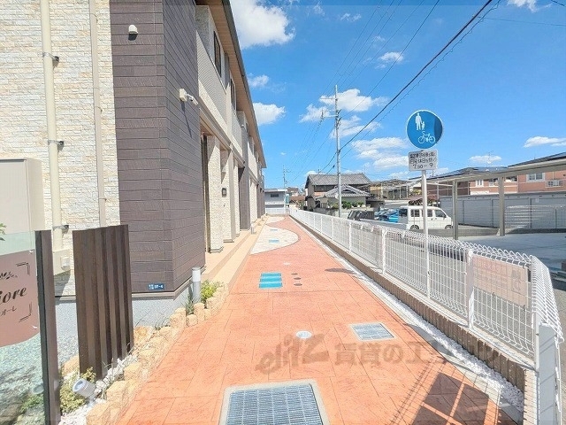 【北葛城郡王寺町本町のアパートのエントランス】