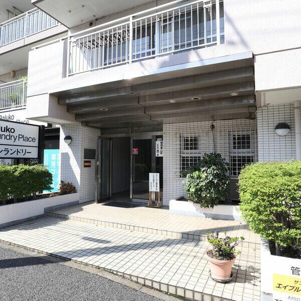 【川崎市中原区下小田中のマンションのエントランス】