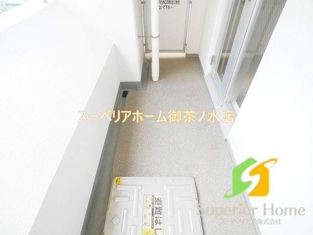 【新宿区市谷本村町のマンションのバルコニー】