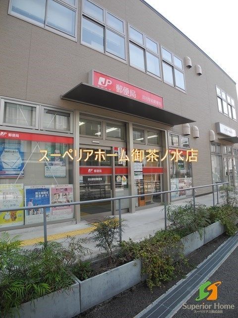 【新宿区市谷本村町のマンションの郵便局】