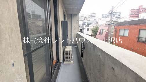 【世田谷区三軒茶屋のマンションのバルコニー】