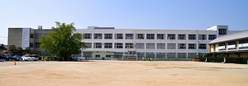 【豊橋市下地町のアパートの小学校】