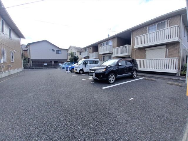 【春日部市八丁目のアパートの駐車場】