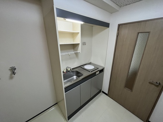 キッチン　※別号室の写真となります。