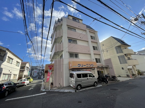 幹ビルの建物外観