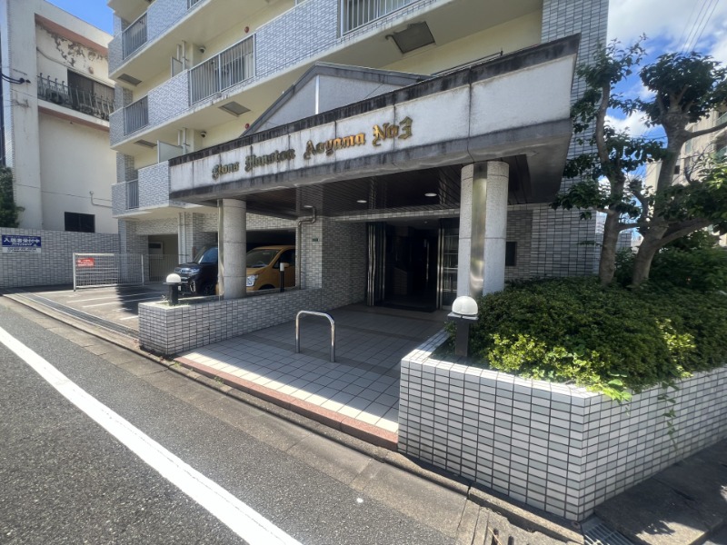 【北九州市八幡西区穴生のマンションの駐車場】