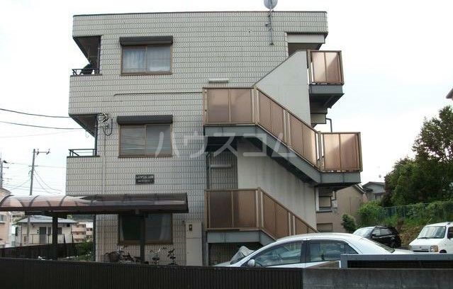 横浜市神奈川区三枚町のマンションの建物外観