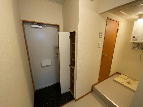 玄関　※家具家電付きの部屋は洗濯機がつきます。