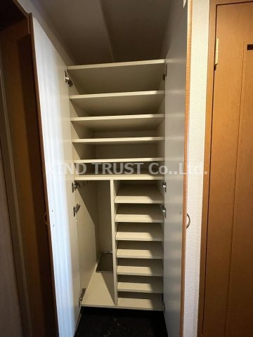 玄関　お気に入りの靴をたくさん収納できます