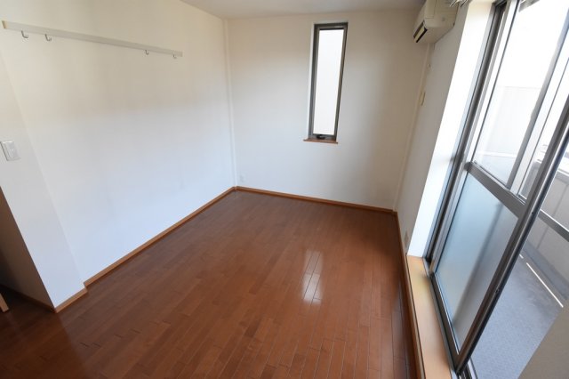 居室・リビング　南向き・2面採光で明るいお部屋！