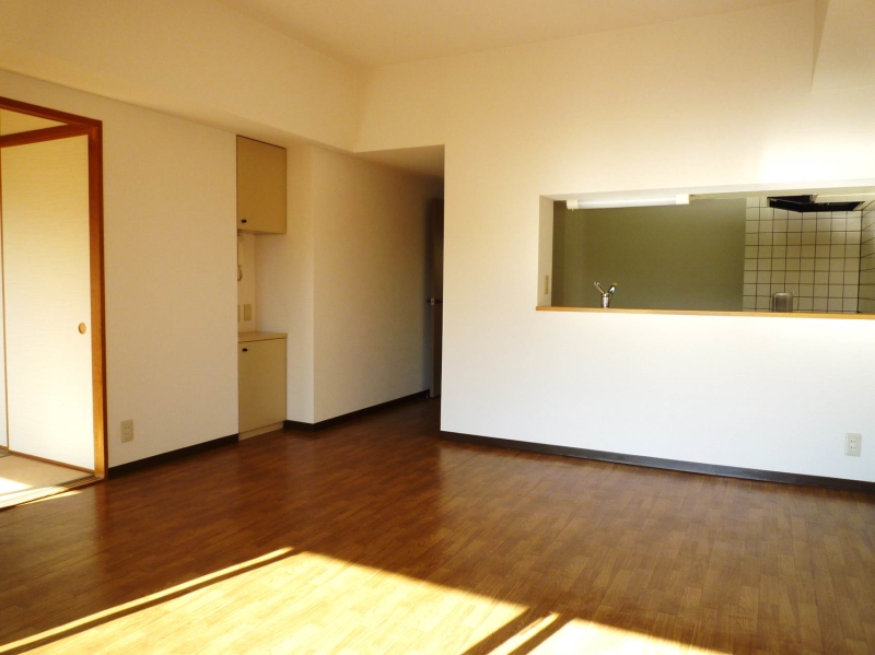 居室・リビング　※反転タイプのお部屋の写真になります。