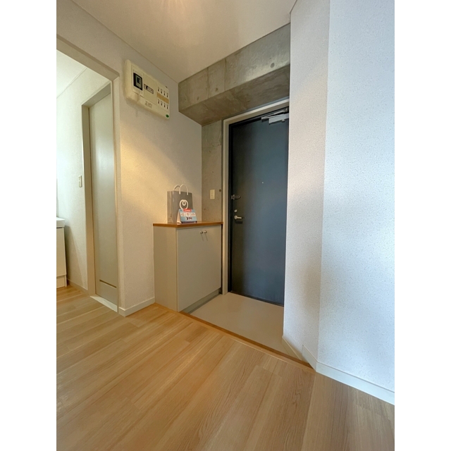 玄関　下駄箱あり