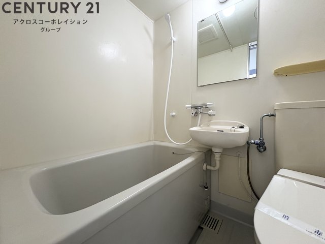 居室・リビング　エアコン付きで快適に過ごせます♪