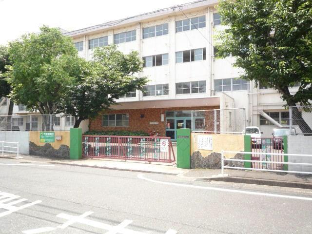 小学校　足立小学校（小学校）まで500m