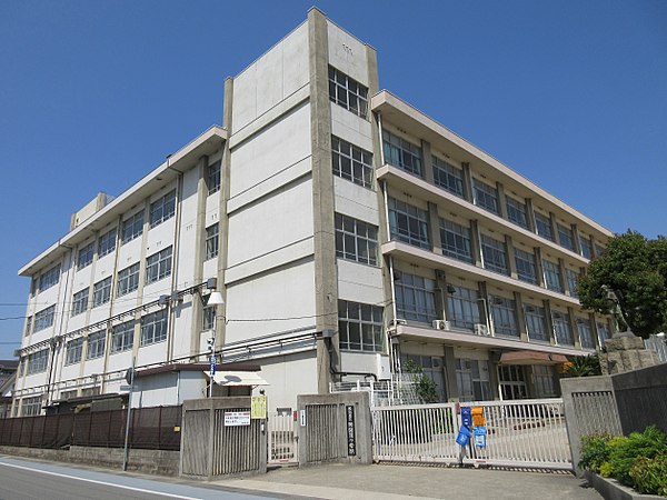 小学校　姫路市立英賀保小学校（小学校）まで519m