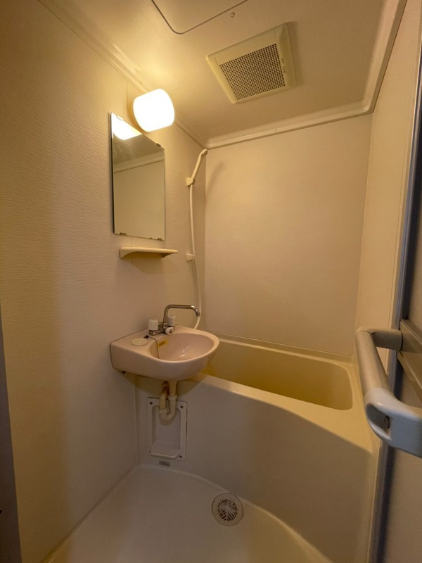 バス・シャワールーム　※別部屋参考写真