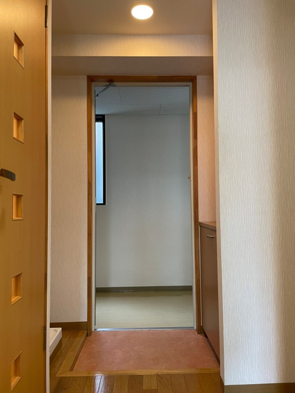 玄関　※別部屋参考写真