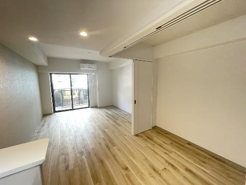 居室・リビング　室内