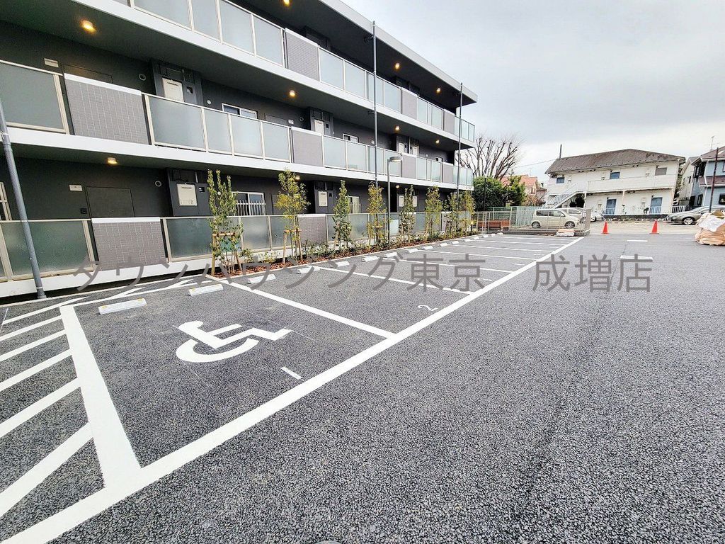 駐車場　駐車場