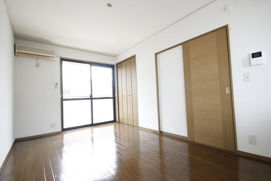 居室・リビング　※別号室の写真です