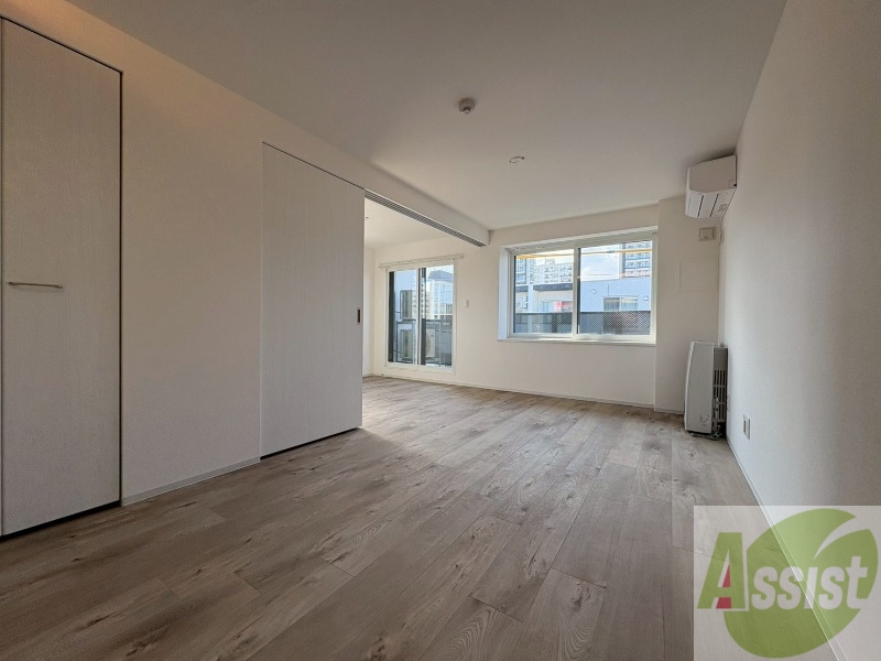 居室・リビング　エアコン付きで快適なリビングになっております！