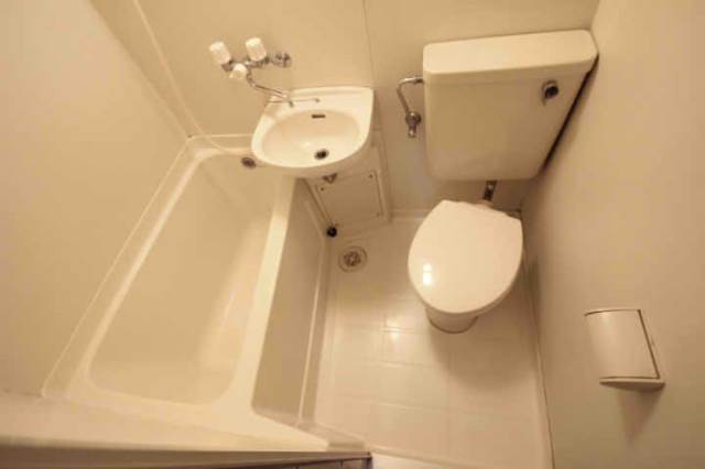 バス・シャワールーム　清潔感あるトイレ