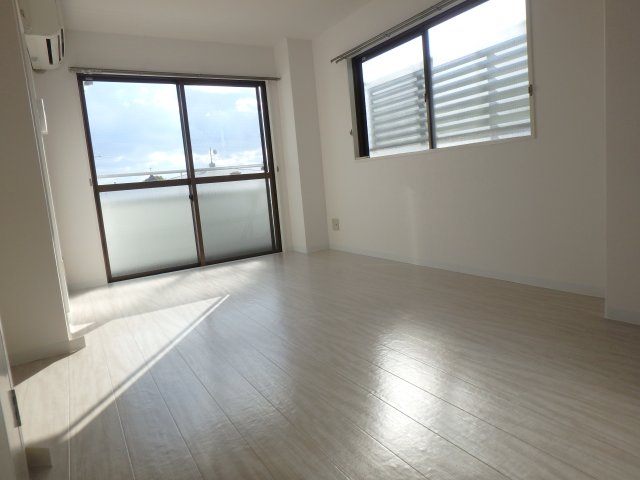 居室・リビング　こちらの居間で趣味の時間をお楽しみください