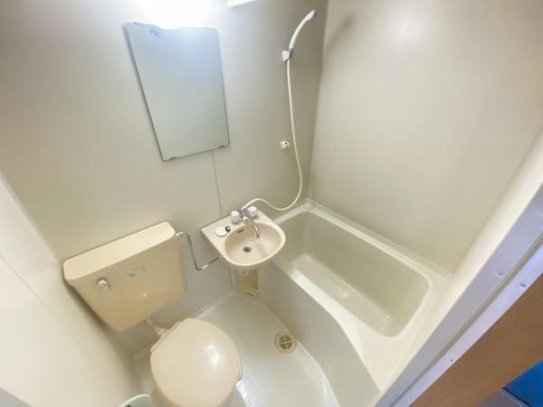 バス・シャワールーム　キレイにリフォームされています！